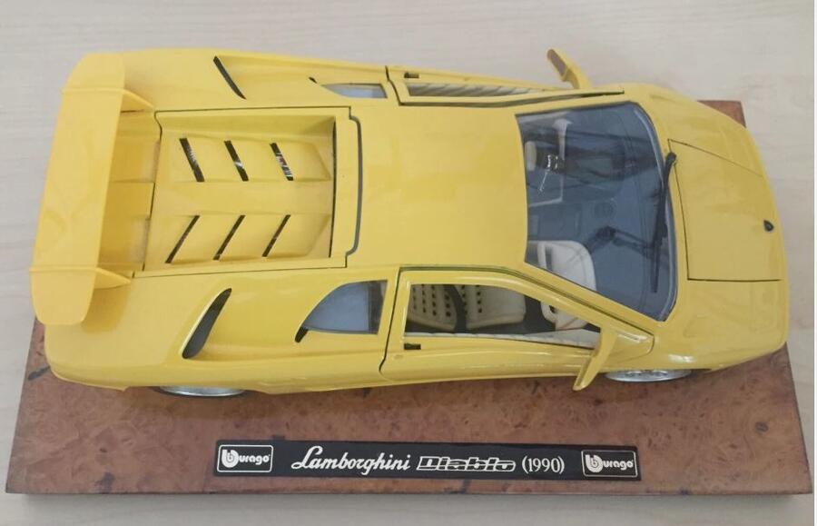 BBURAGO LAMBORGHINI DIABLO (1990) GIALLA. COD. 3741 1/18
