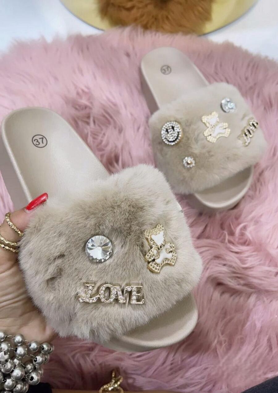 Pantofole modello slide in ecopelliccia morbida con charme dal 36 a 41