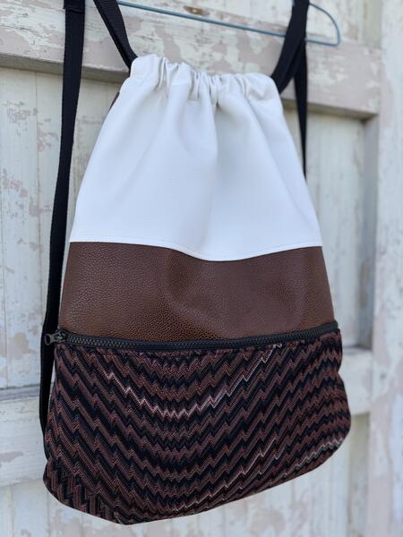 Zaino marrone e bianco 