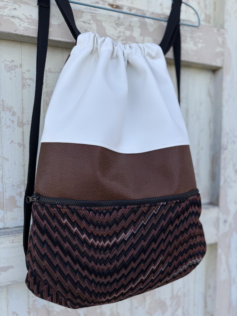 Zaino marrone e bianco 
