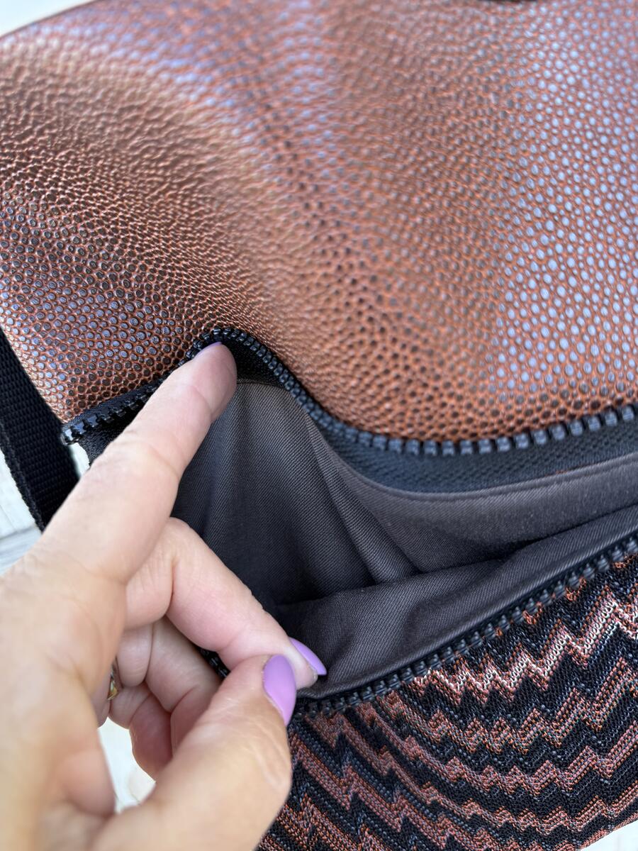 Zaino marrone e bianco 