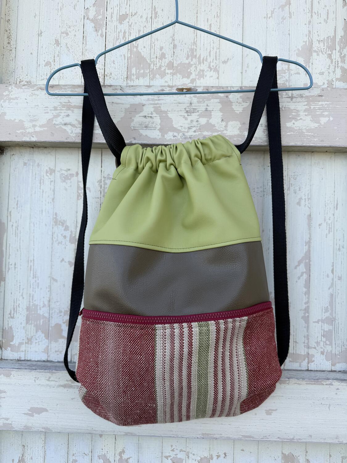 Zaino righe rosse e verde mela 