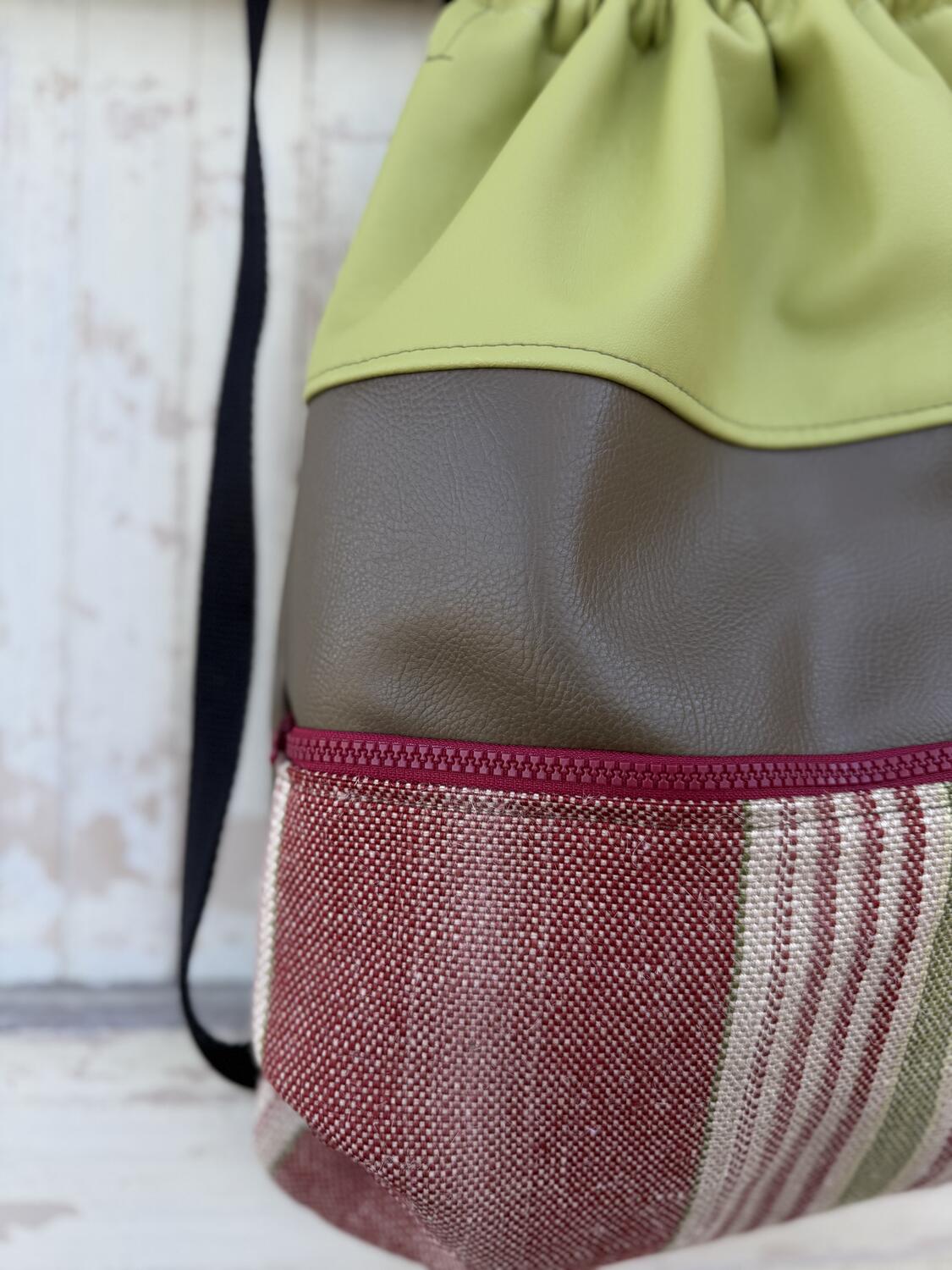 Zaino righe rosse e verde mela 