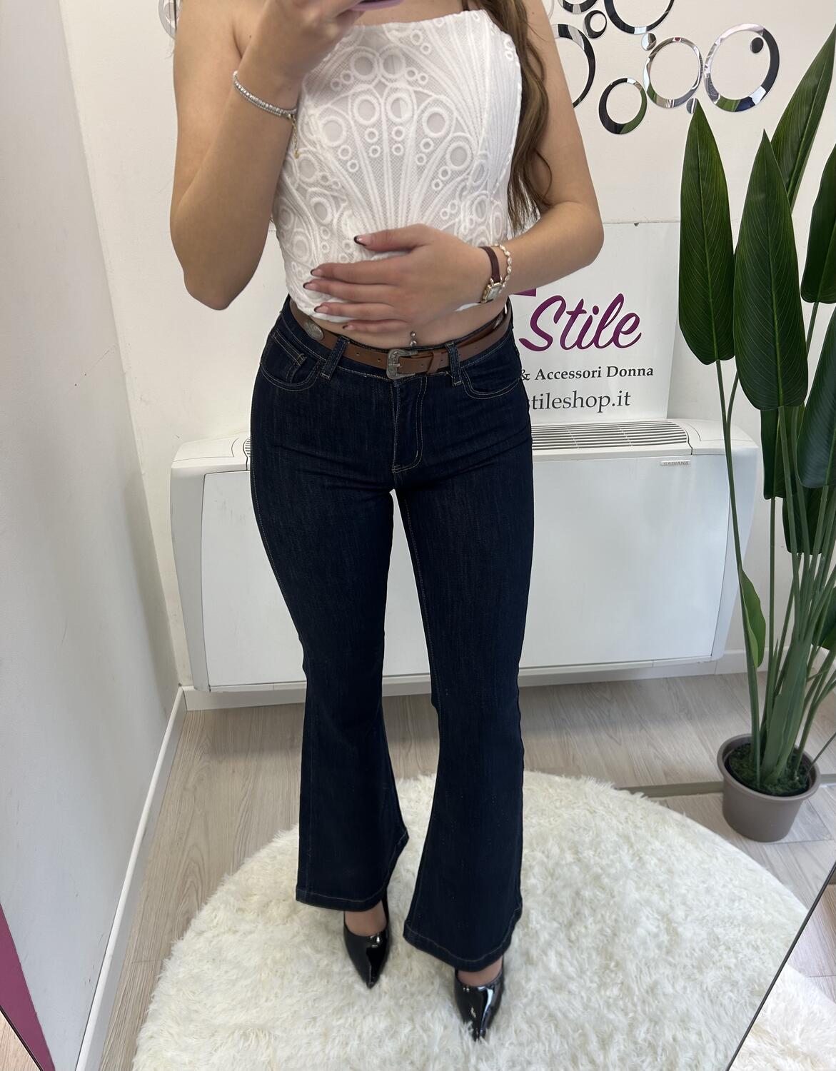 NOVITÀ Jeans a zampa lavaggio scuro con cintura