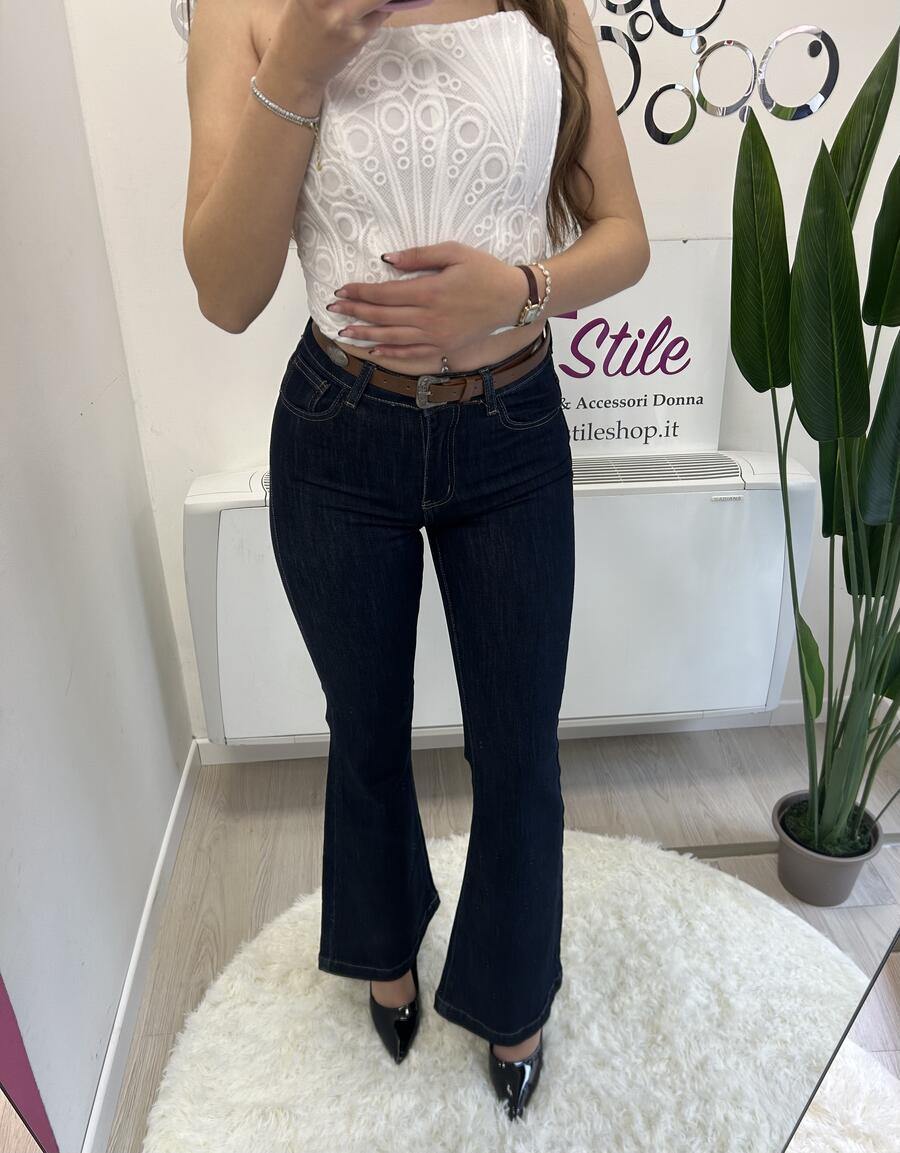 NOVITÀ Jeans a zampa lavaggio scuro con cintura