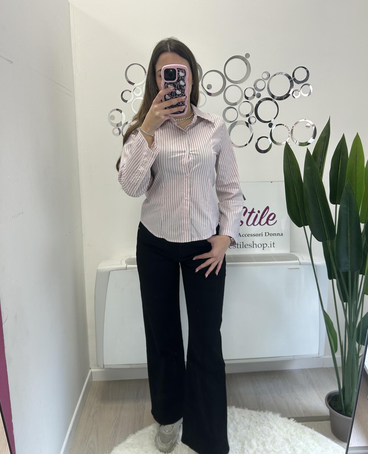 NOVITÀ Camicia a righe sciancrata in cotone