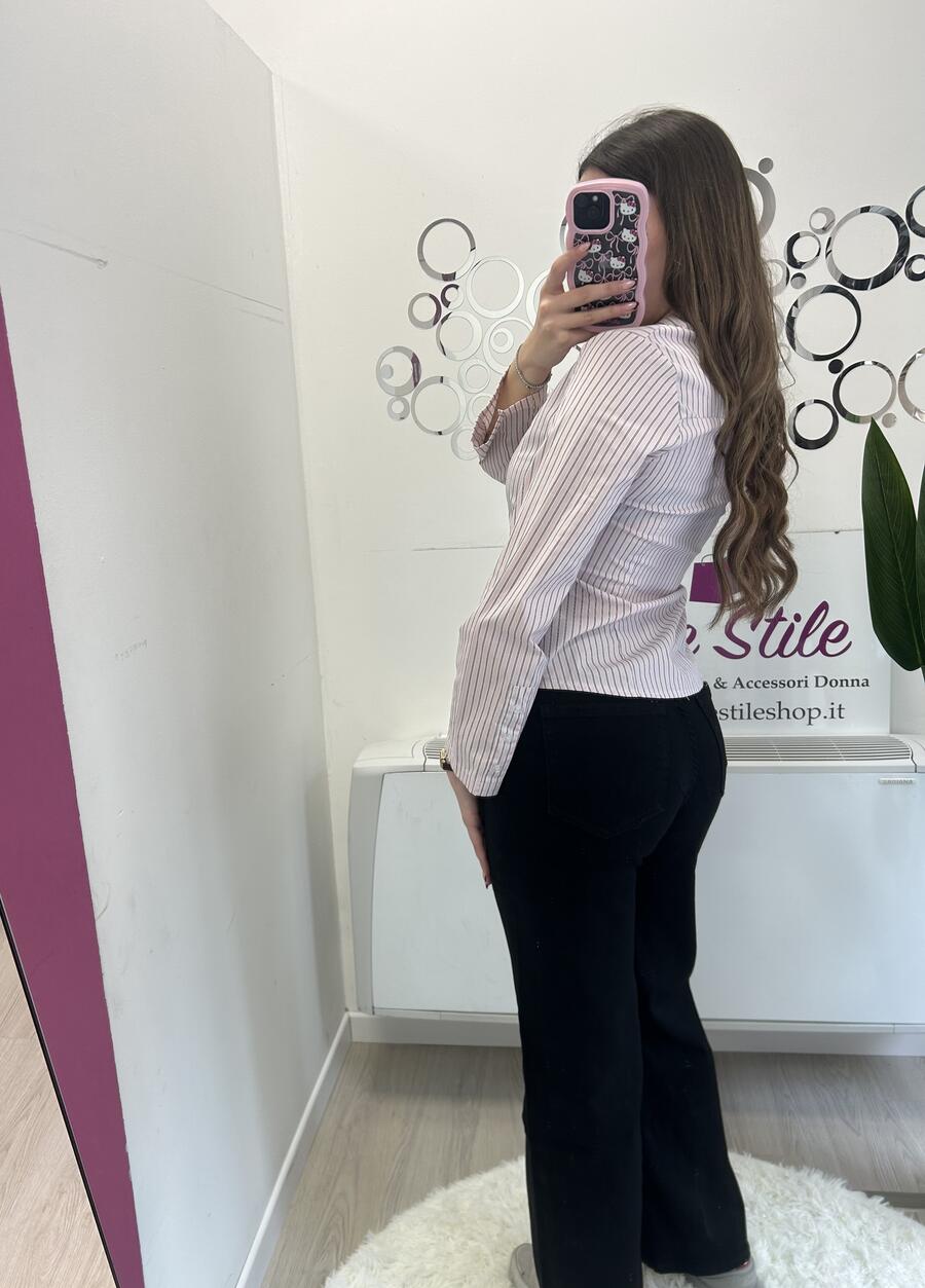 NOVITÀ Camicia a righe sciancrata in cotone