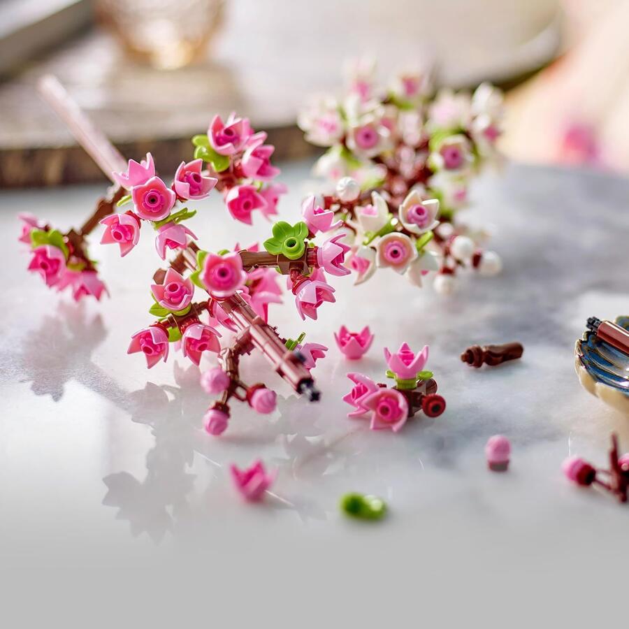 LEGO Botanicals Fiori di Ciliegio Giocattolo - Set da Costruire di Fiori Finti - Decorazione Floreale da Casa o da Scrivania - Regalo a Tema Natura per Bambine e Ragazze Adolescenti da 8 Anni - 40725