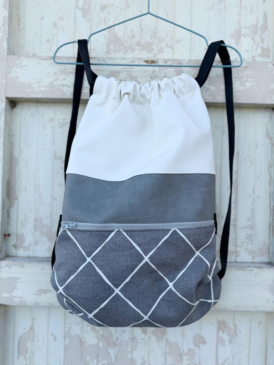 Zaino grigio e bianco 