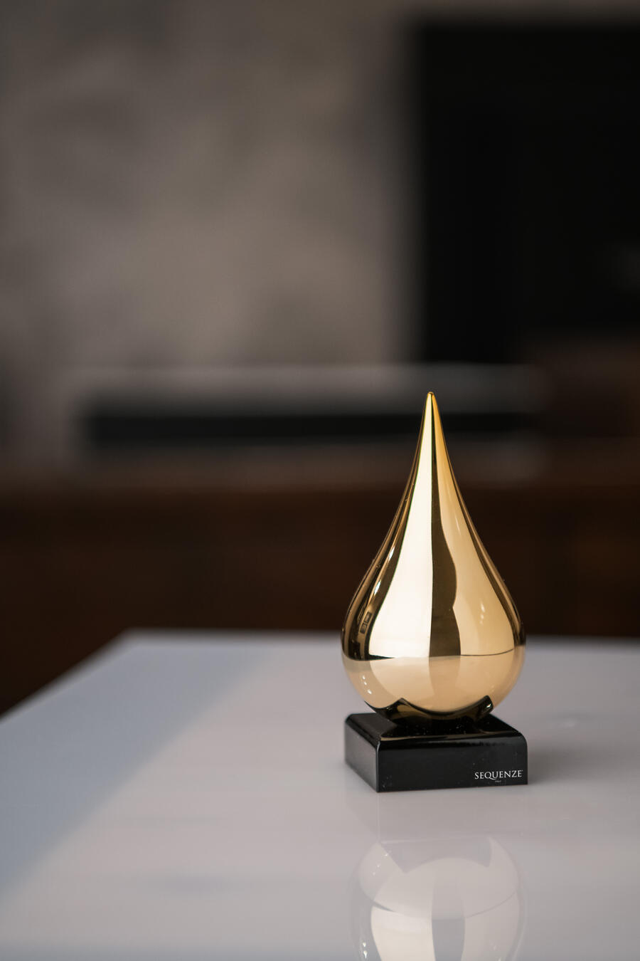 Sequenze - Scultura Goccia Oro
