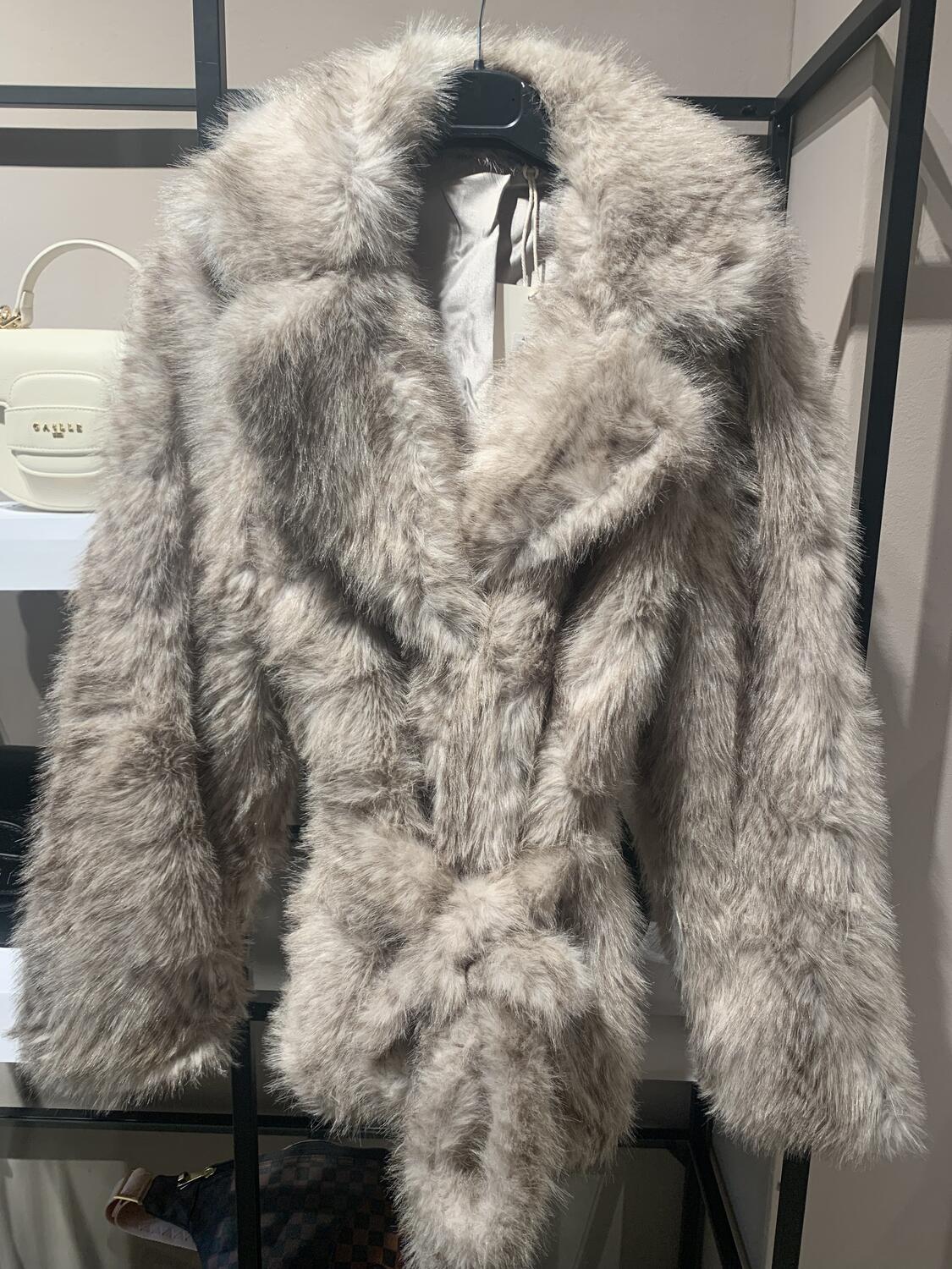 Ecopelliccia con cintura