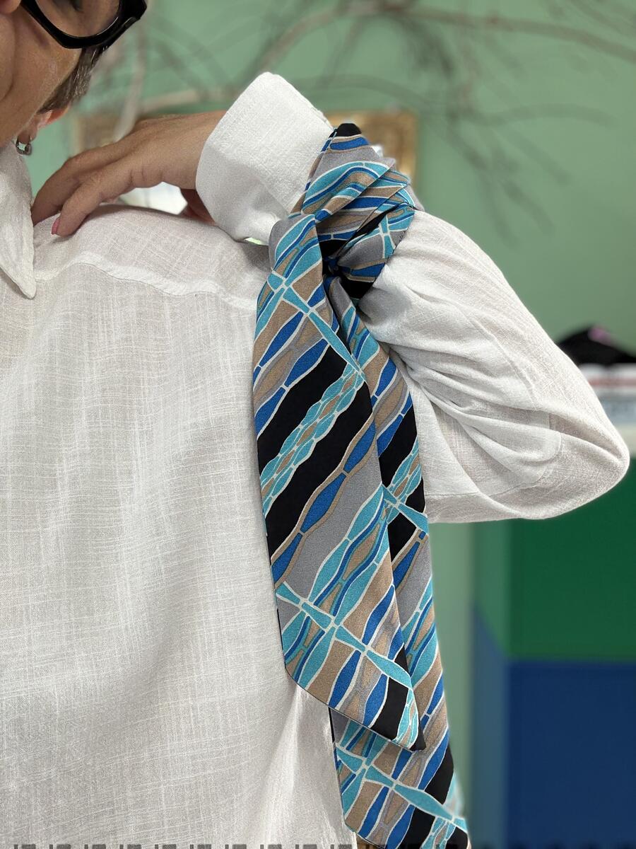 Sciarpa fiori sfumature di grigio 