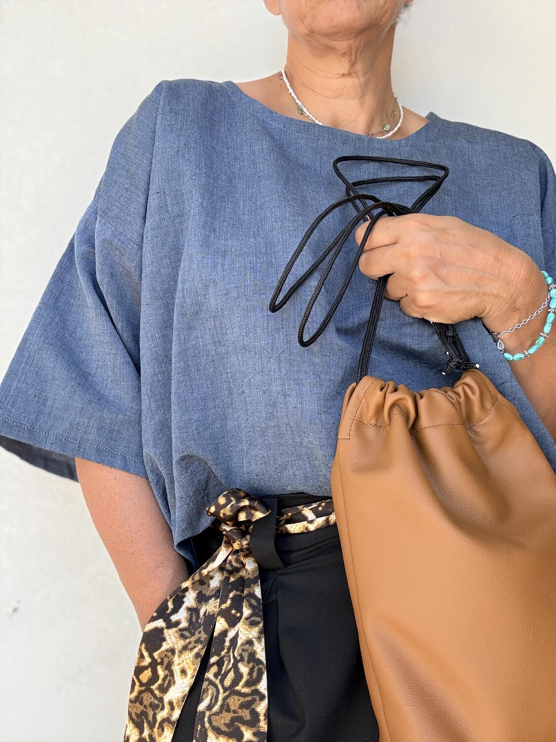 Sciarpa fiori sfumature di grigio 