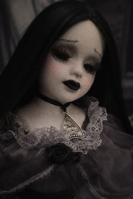 Helois bambola emozionale goth dark 