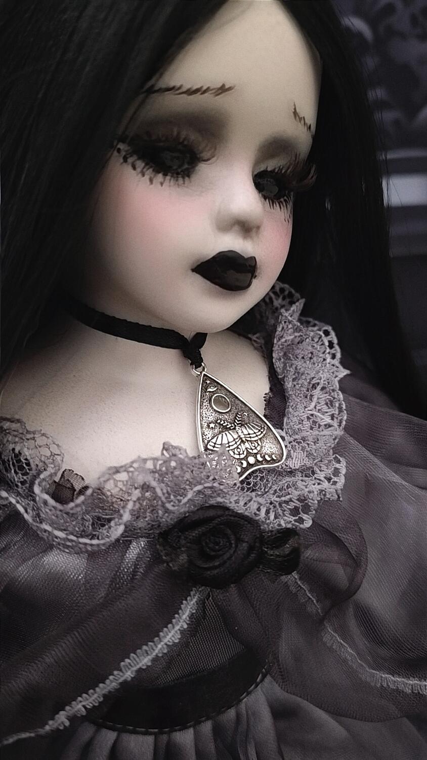 Helois bambola emozionale goth dark 