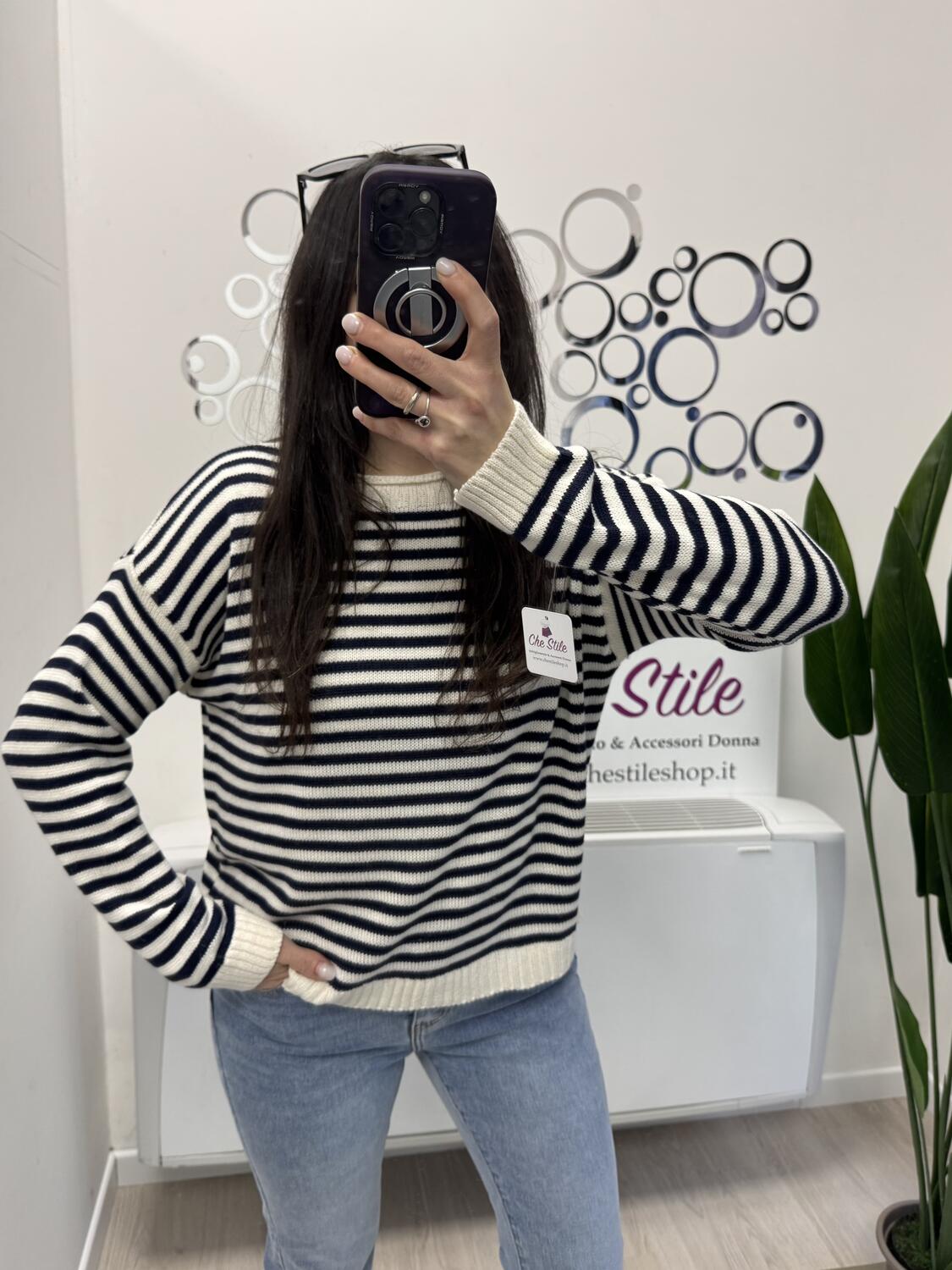 NOVITÀ Pull girocollo a righe