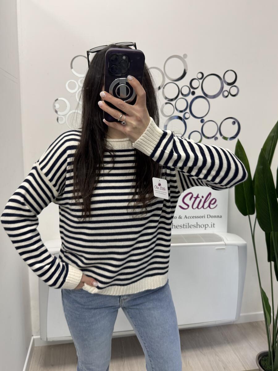 NOVITÀ Pull girocollo a righe