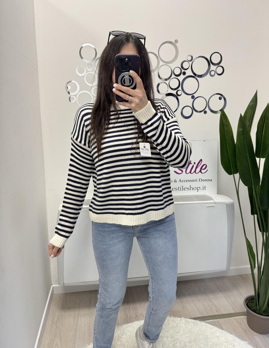 NOVITÀ Pull girocollo a righe