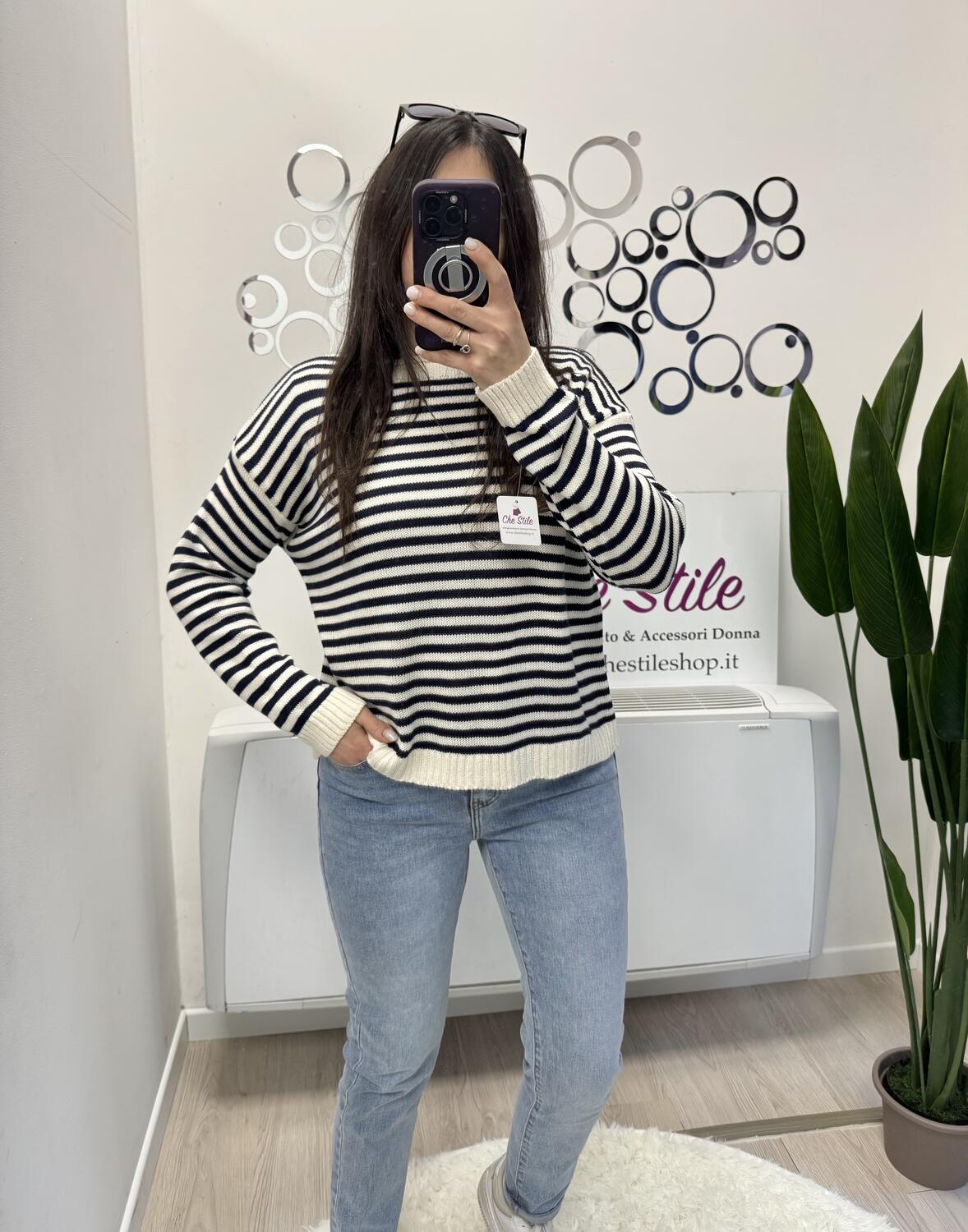 NOVITÀ Pull girocollo a righe