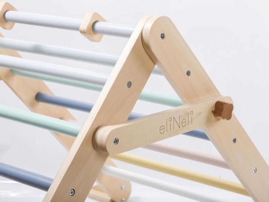 Triangolo Pikler pastello con scivolo