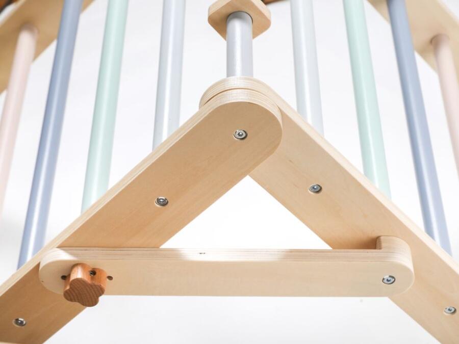 Triangolo Pikler pastello con scivolo