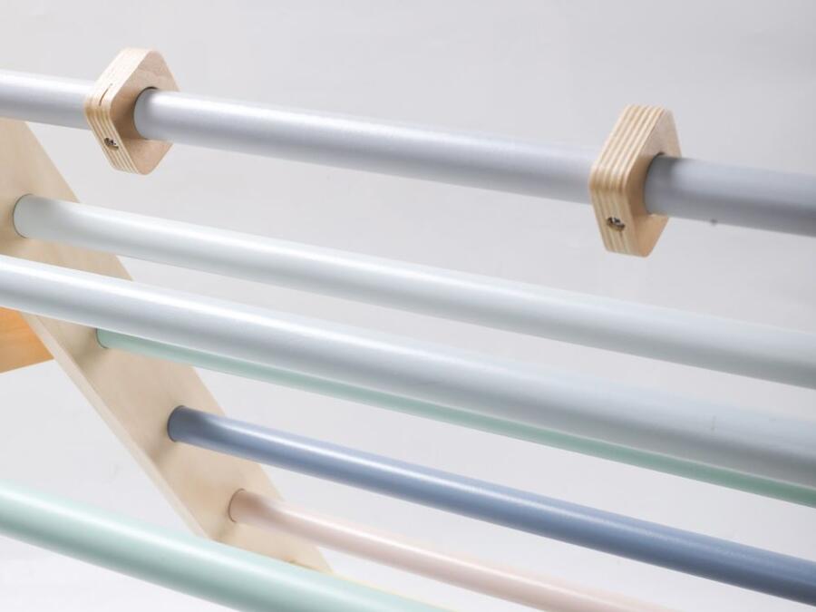 Triangolo Pikler pastello con scivolo