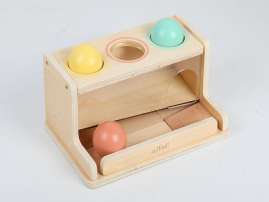 Scatola percorso trasparente con palline