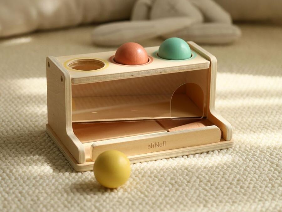 Scatola percorso trasparente con palline