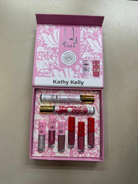 KATHY KELLY KIT 2 PROFUMI+6 LIPGLOSS (Similare Yara rosa e Yara Candy)
 [Quantità minima è di 6 pezzi]