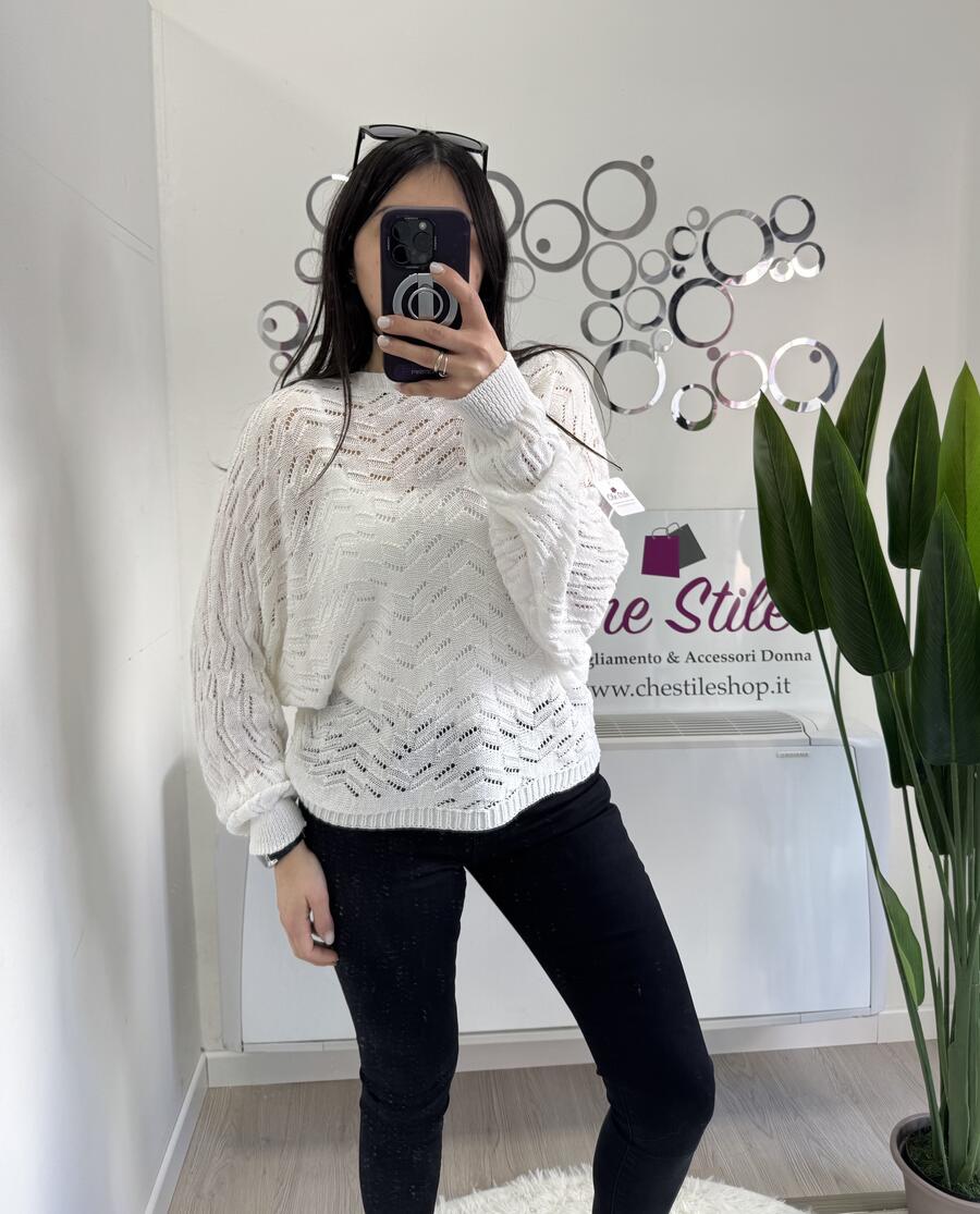 NOVITÀ Pull traforato manica a pipistrello