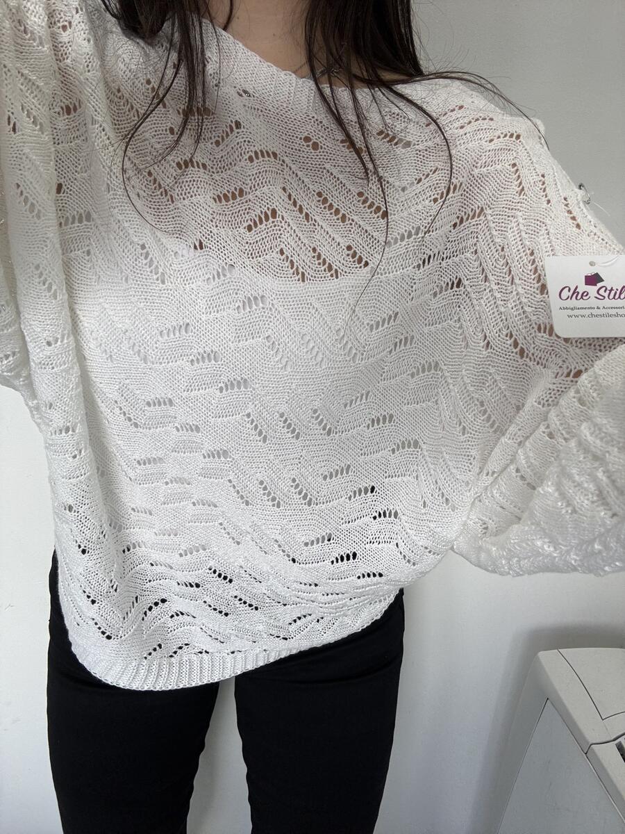 NOVITÀ Pull traforato manica a pipistrello