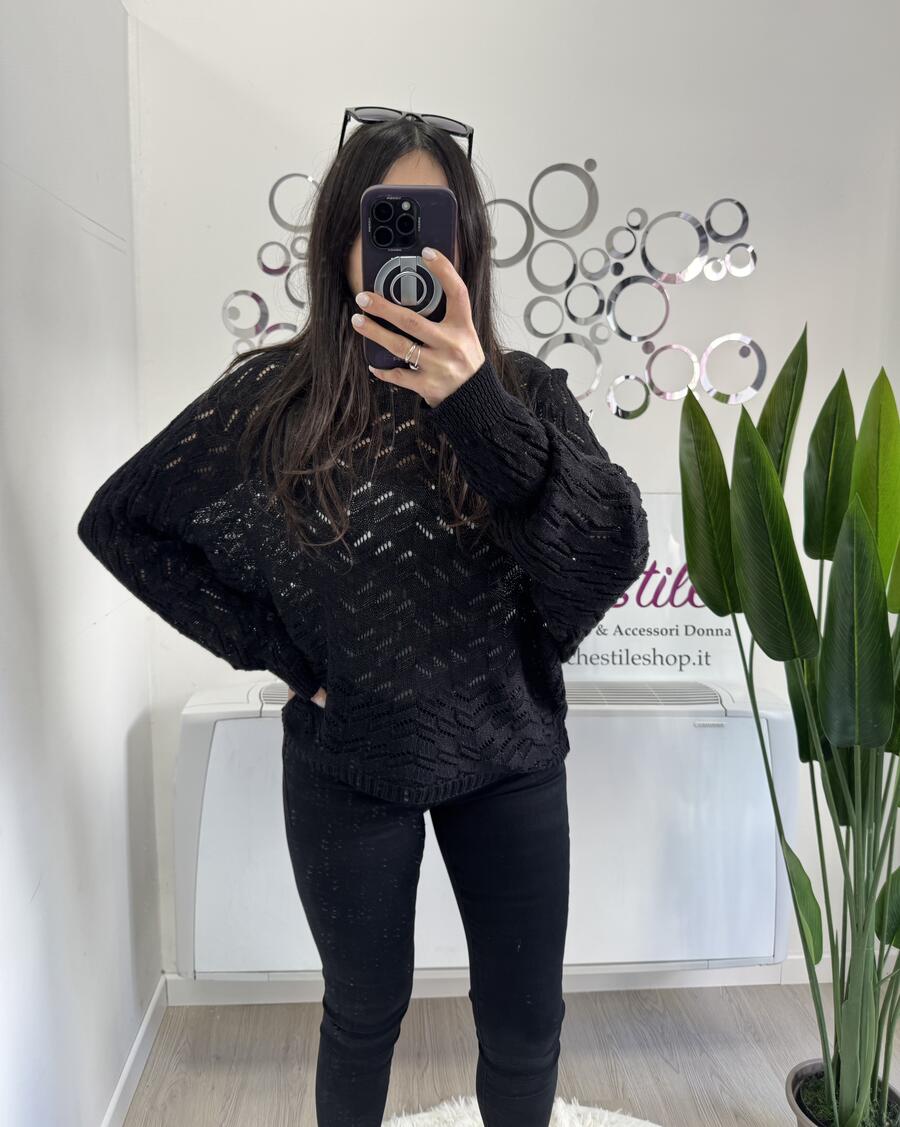 NOVITÀ Pull traforato manica a pipistrello