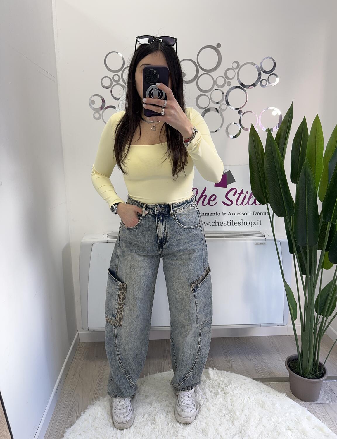 NOVITÀ Jeans baggy con dettagli maculati