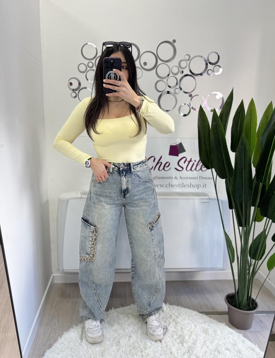 NOVITÀ Jeans baggy con dettagli maculati