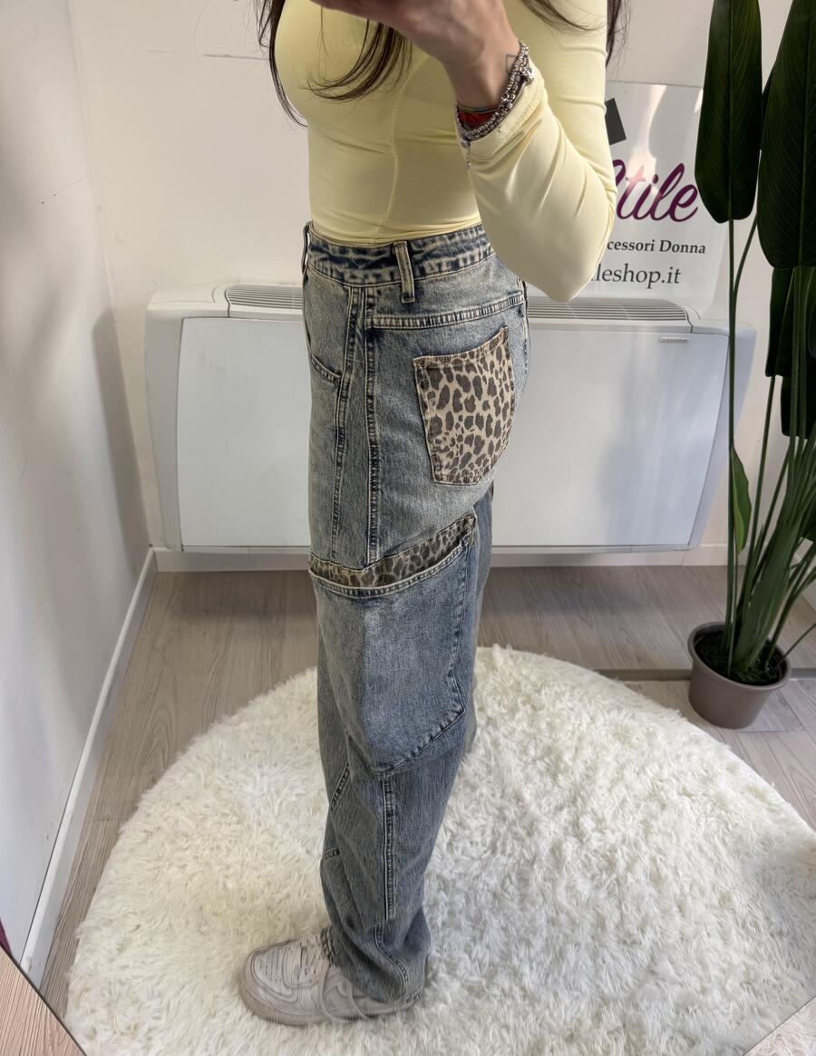 NOVITÀ Jeans baggy con dettagli maculati