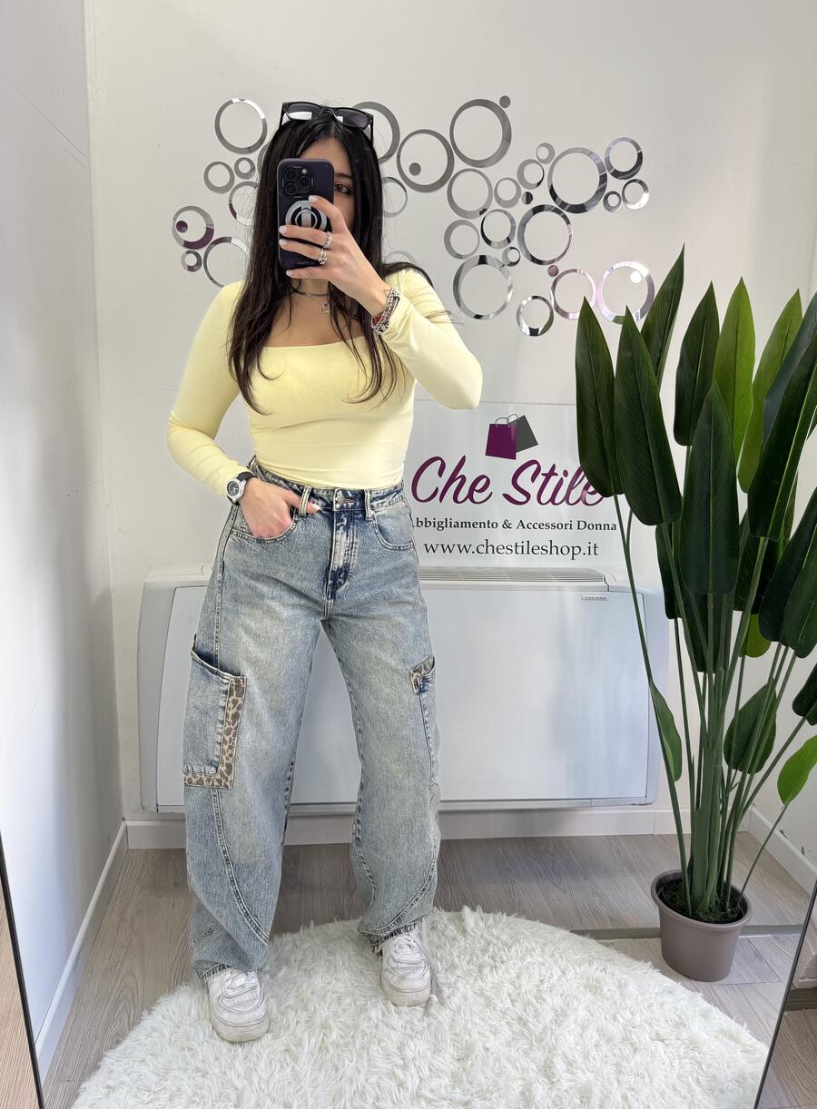 NOVITÀ Jeans baggy con dettagli maculati