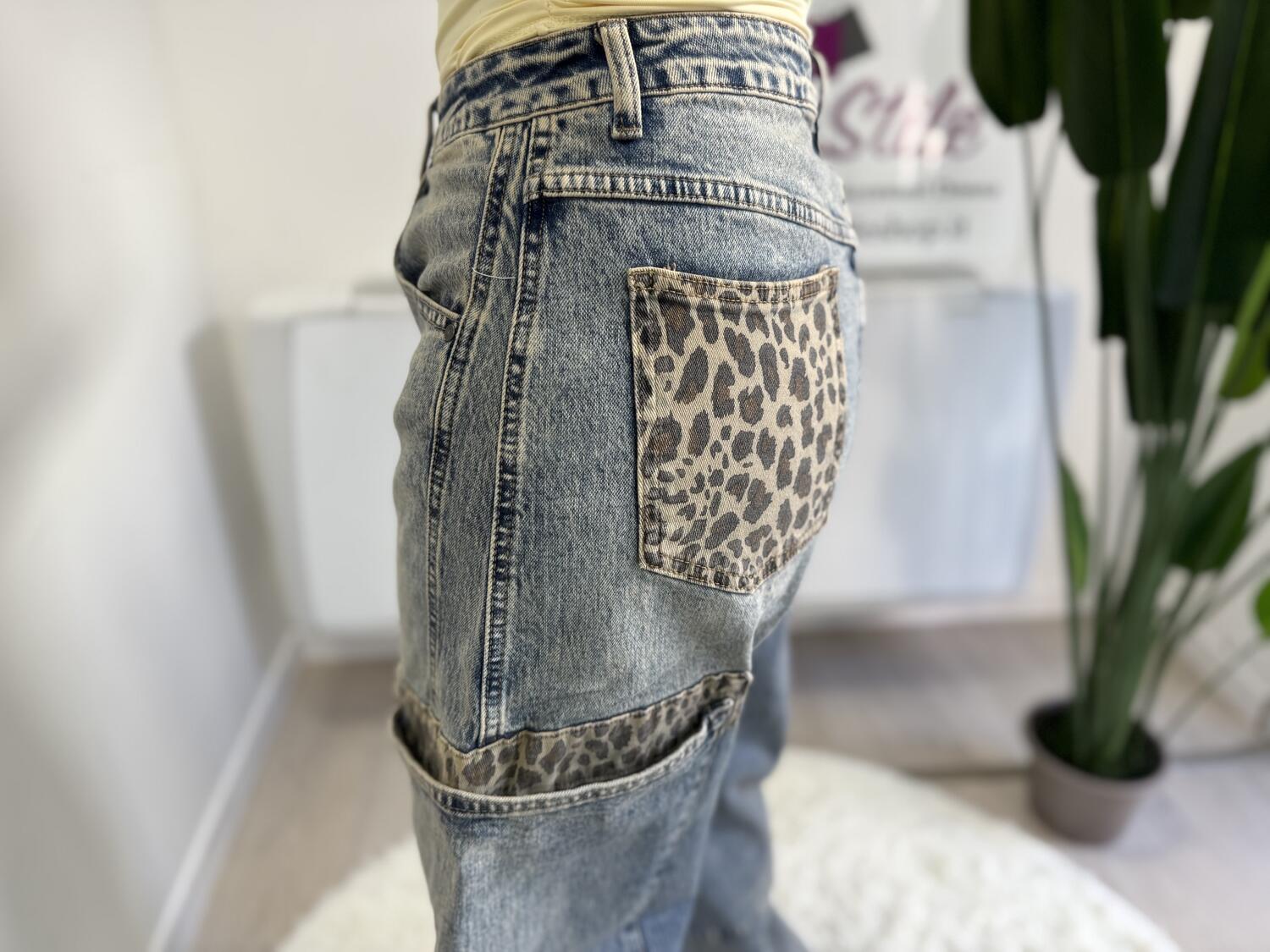 NOVITÀ Jeans baggy con dettagli maculati