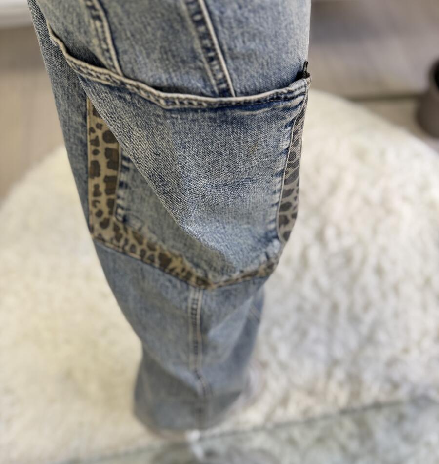 NOVITÀ Jeans baggy con dettagli maculati