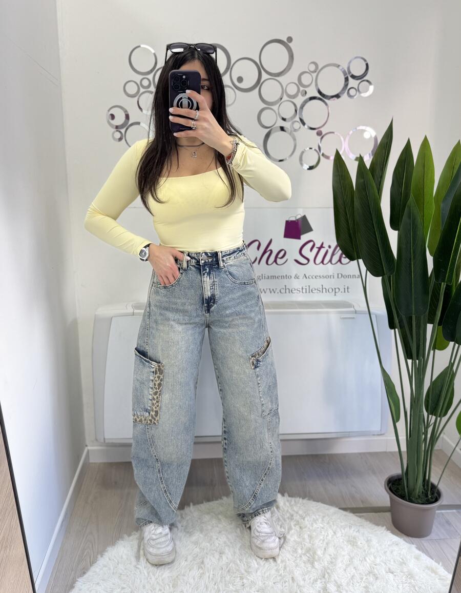 NOVITÀ Jeans baggy con dettagli maculati