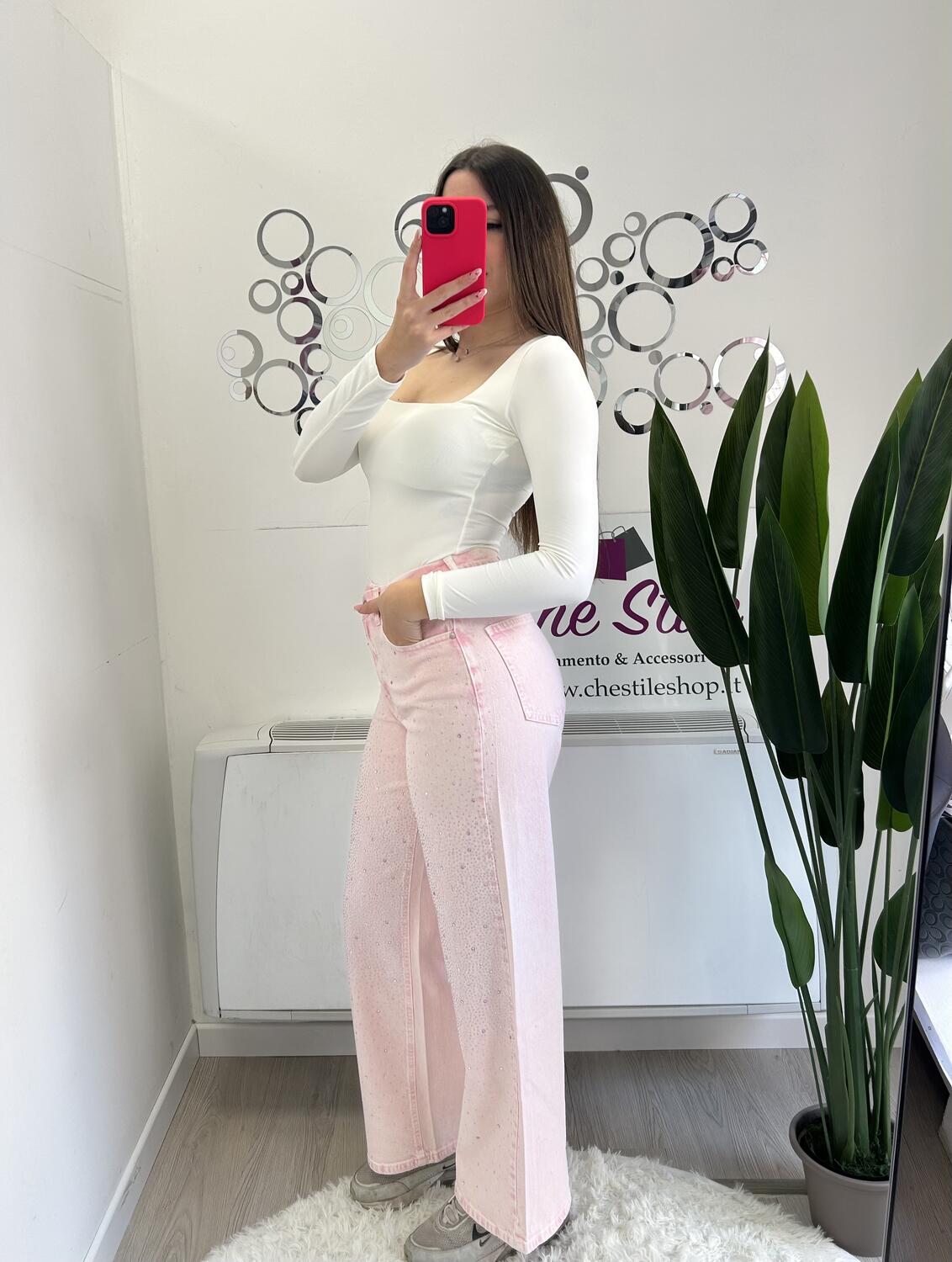 NOVITÀ Jeans rosa wide leg con brillantini e chiusura storta