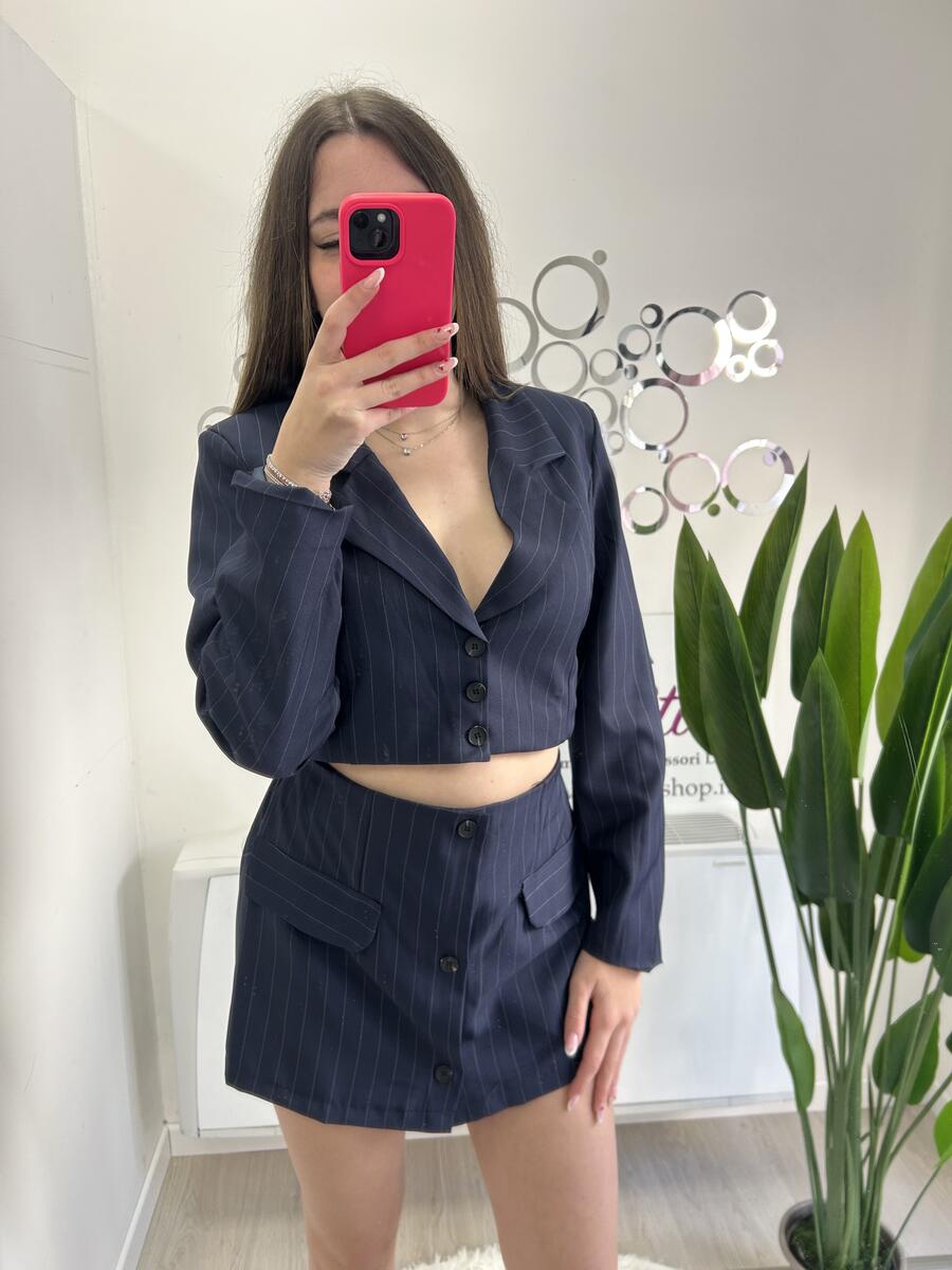 NOVITÀ Completo gessato giacca crop e shorts