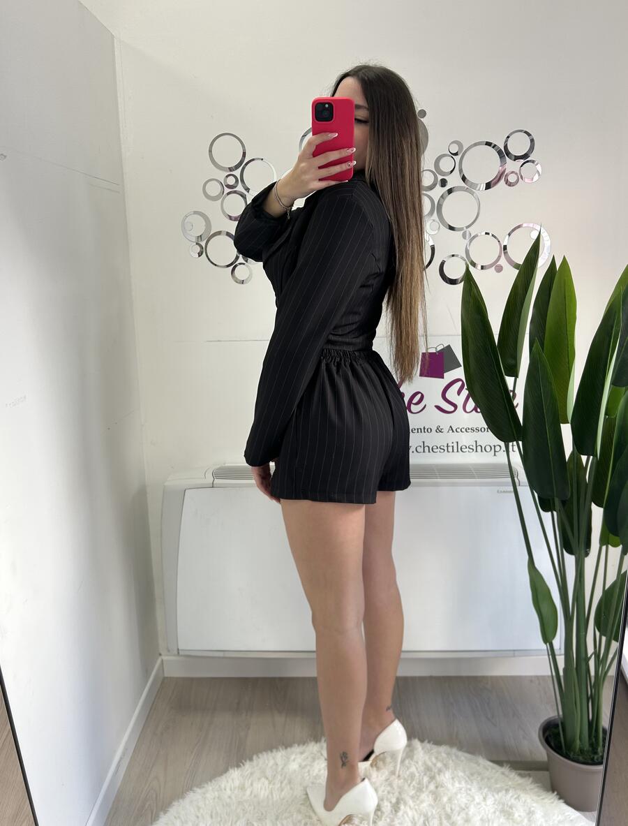 NOVITÀ Completo gessato giacca crop e shorts