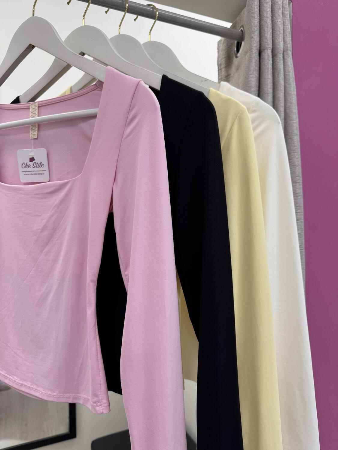 NOVITÀ Maglietta in lycra scollo quadrato