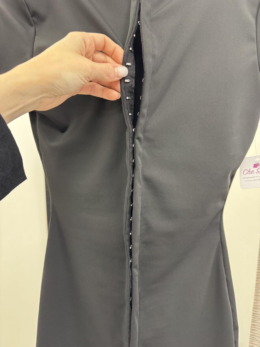 NOVITÀ Abitino collo alla coreana e chiusura con gancetti