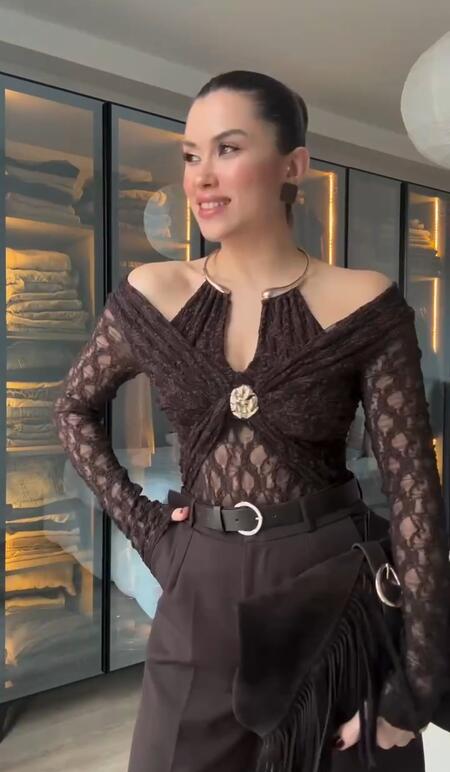 Maglia off-the-shoulder con drappeggio e scollo a goccia vari colori taglia unica