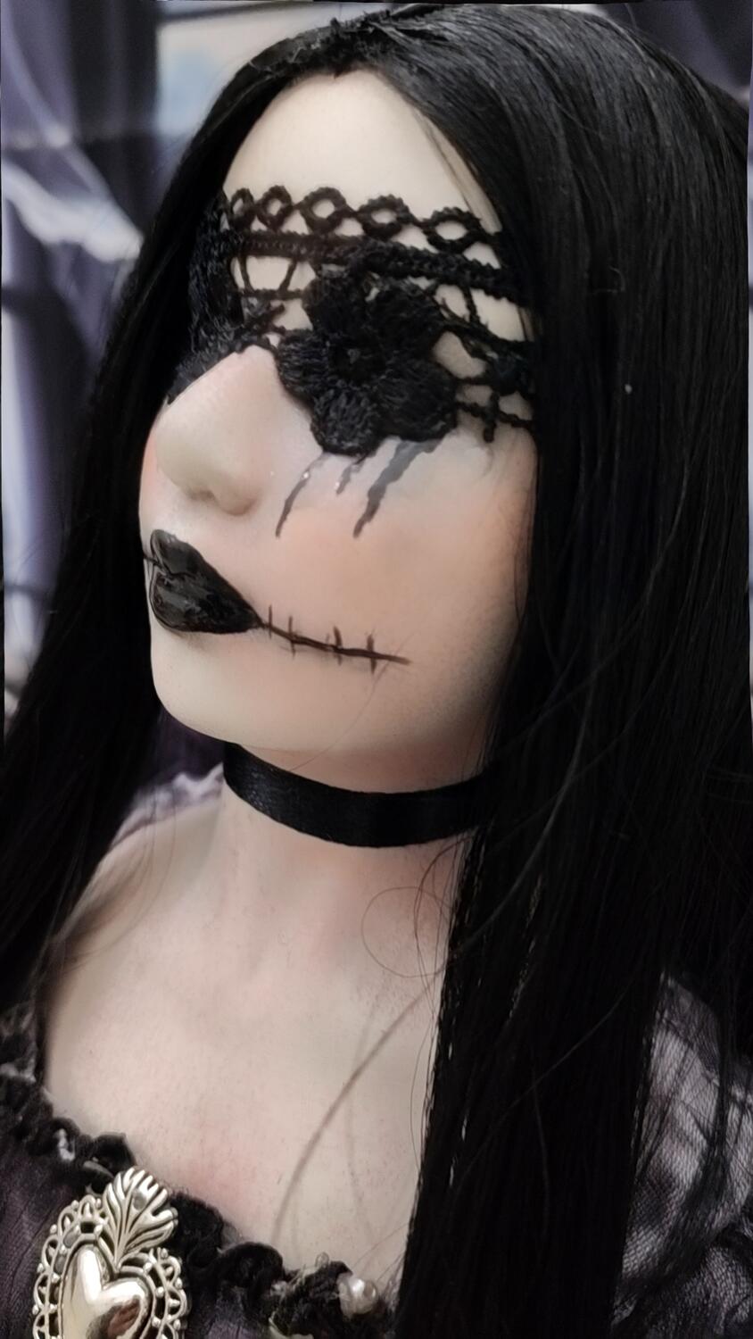 Aura Nigra Dea Bendata bambola emozionale goth