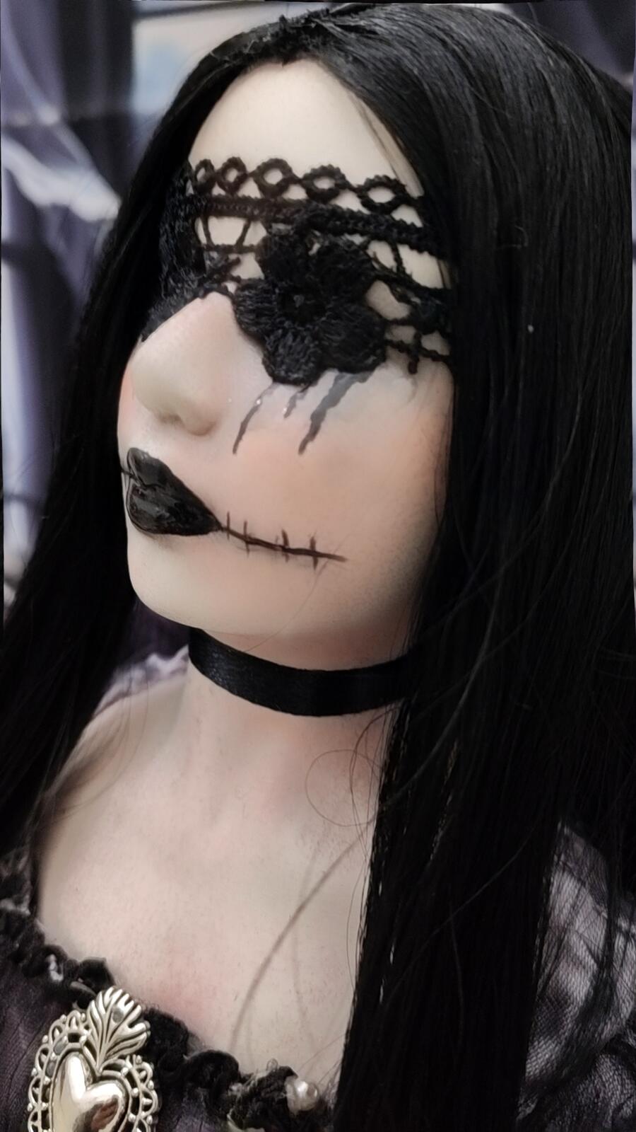 Aura Nigra Dea Bendata bambola emozionale goth