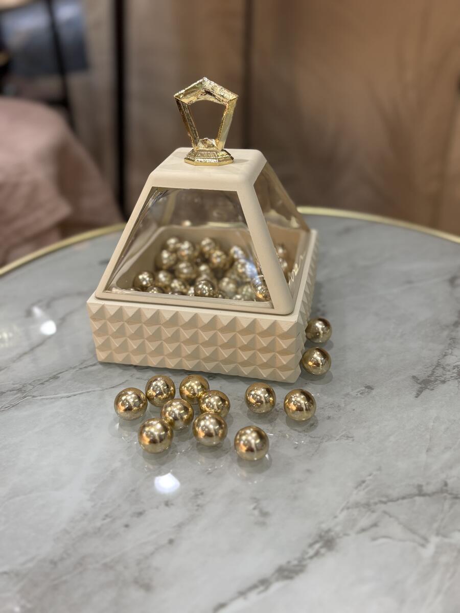 Chiaraela – Coppa con Borchie Avorio in Stile Decorativo