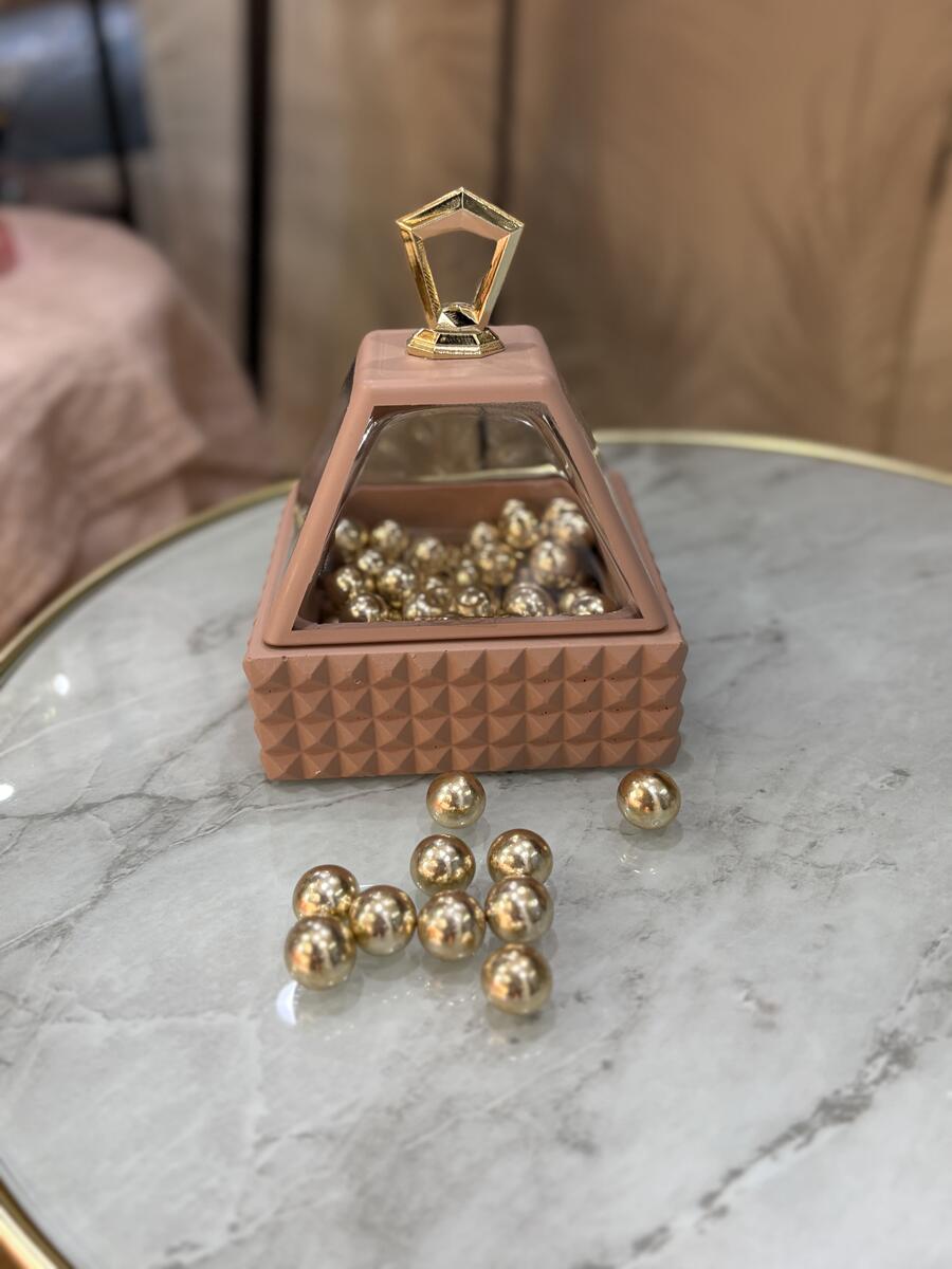 Chiaraela – Coppa con Borchie Blush in Stile Decorativo