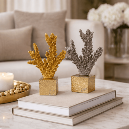 Chiaraela – Statuetta Corallo Decorativo su Base Oro (Sabbia o Giallo)